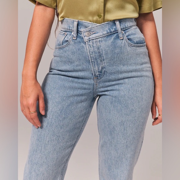 Curve Love Criss-Cross Waistband Ultra High Rise 90s Straight Jean - Picture 8 of 9